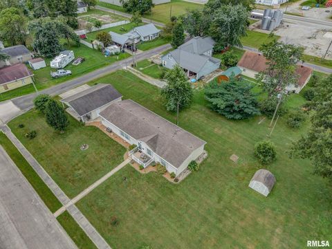 Tiny photo for 1111 S JEFFERSON Street, Salem, IL 62881 (MLS # EB459137)