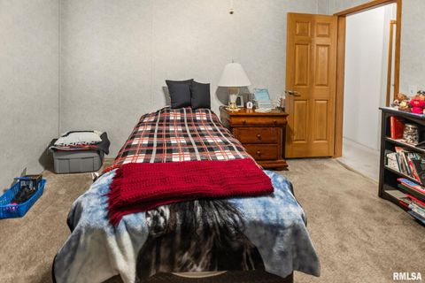 Tiny photo for 1111 S JEFFERSON Street, Salem, IL 62881 (MLS # EB459137)