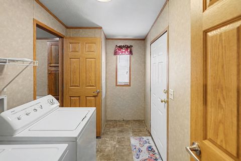 Tiny photo for 1111 S JEFFERSON Street, Salem, IL 62881 (MLS # EB459137)