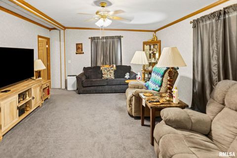 Tiny photo for 1111 S JEFFERSON Street, Salem, IL 62881 (MLS # EB459137)