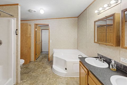 Tiny photo for 1111 S JEFFERSON Street, Salem, IL 62881 (MLS # EB459137)