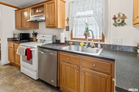 Tiny photo for 1111 S JEFFERSON Street, Salem, IL 62881 (MLS # EB459137)