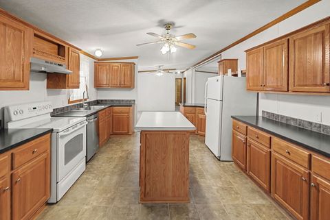 Tiny photo for 1111 S JEFFERSON Street, Salem, IL 62881 (MLS # EB459137)