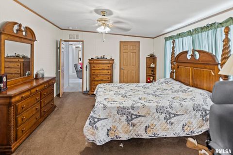 Tiny photo for 1111 S JEFFERSON Street, Salem, IL 62881 (MLS # EB459137)