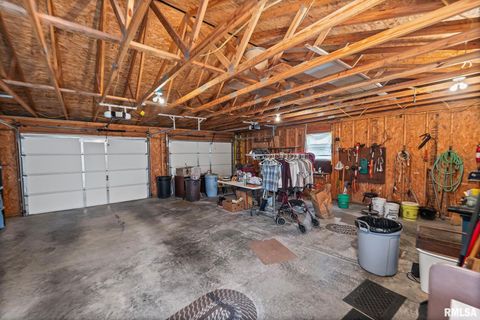 Tiny photo for 1111 S JEFFERSON Street, Salem, IL 62881 (MLS # EB459137)