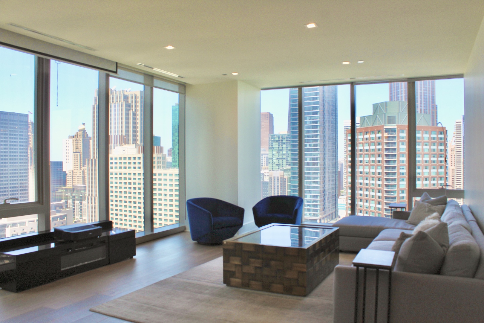363 E Wacker Drive 2102