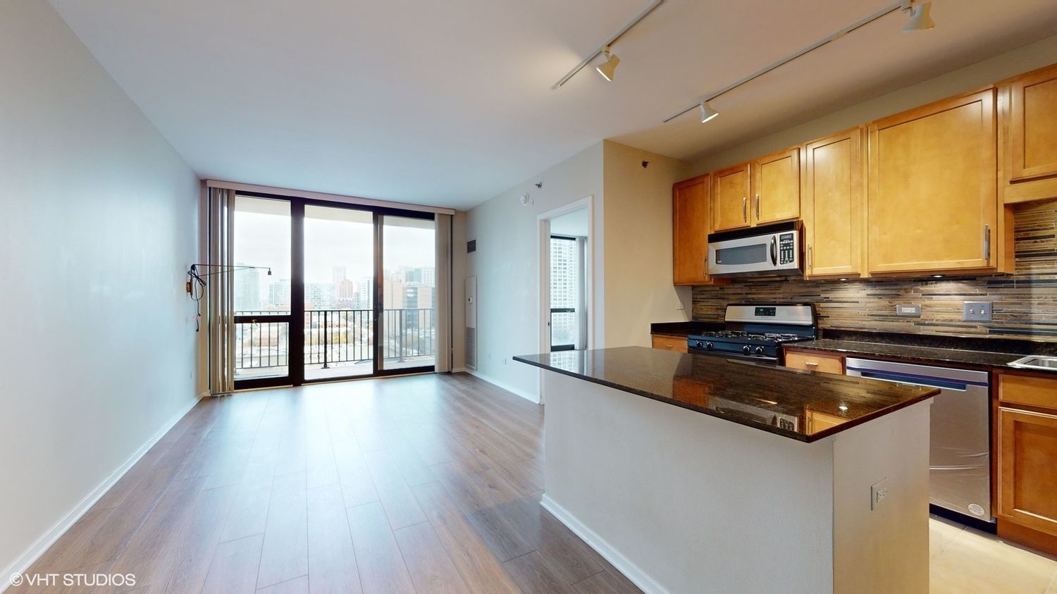 210 S DES PLAINES Street 907