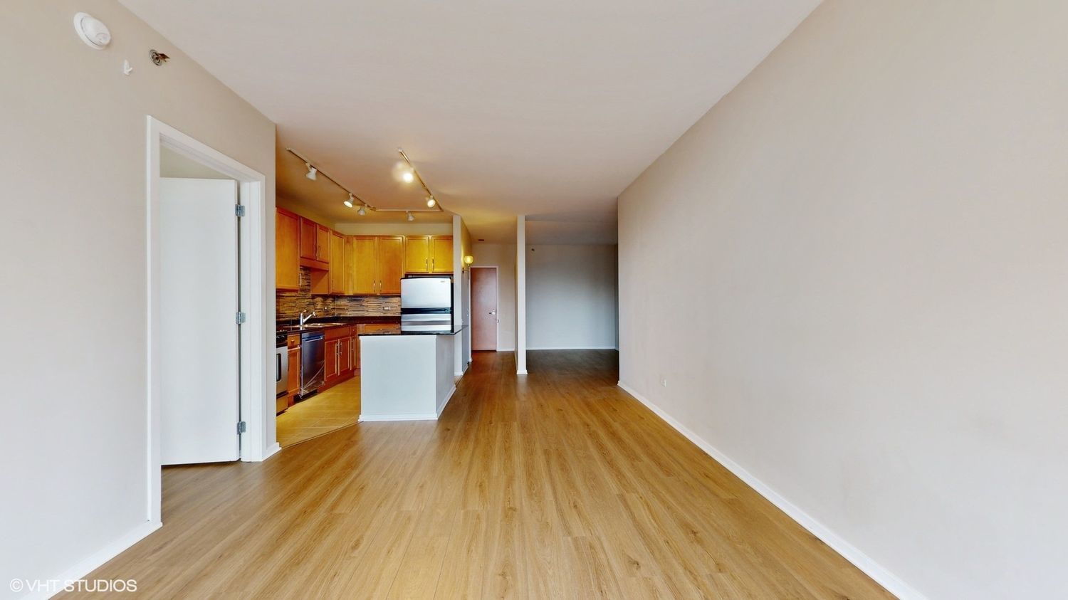 210 S DES PLAINES Street 907