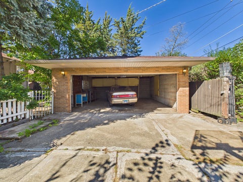 Tiny photo for 7307 N Karlov Avenue, Lincolnwood, IL 60712 (MLS # 12772218)