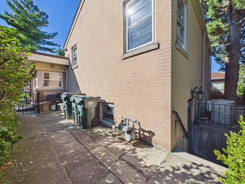 Tiny photo for 7307 N Karlov Avenue, Lincolnwood, IL 60712 (MLS # 12772218)