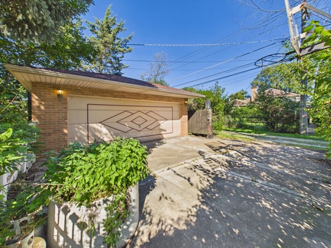 Tiny photo for 7307 N Karlov Avenue, Lincolnwood, IL 60712 (MLS # 12772218)