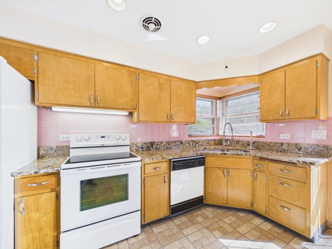 Tiny photo for 7307 N Karlov Avenue, Lincolnwood, IL 60712 (MLS # 12772218)