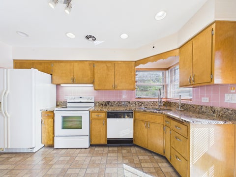 Tiny photo for 7307 N Karlov Avenue, Lincolnwood, IL 60712 (MLS # 12772218)