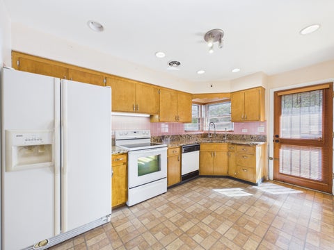 Tiny photo for 7307 N Karlov Avenue, Lincolnwood, IL 60712 (MLS # 12772218)