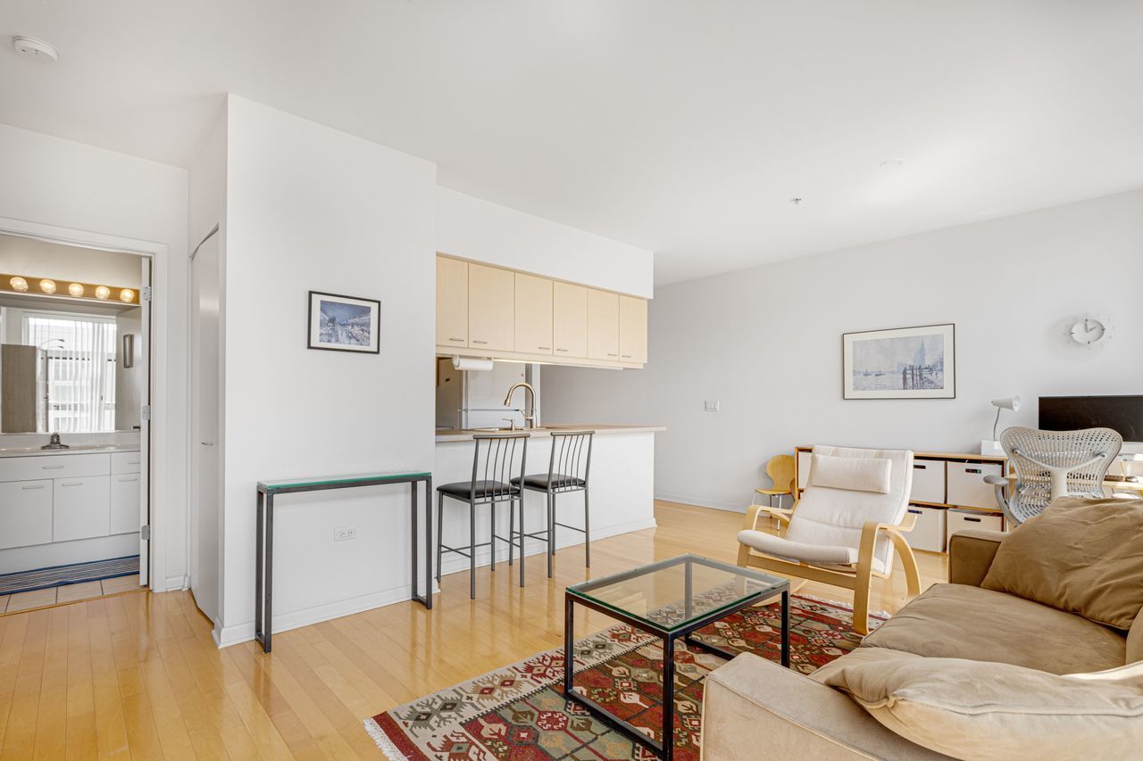 1236 Chicago Avenue 706A