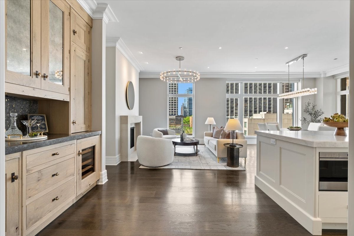 9 W Walton Street 702