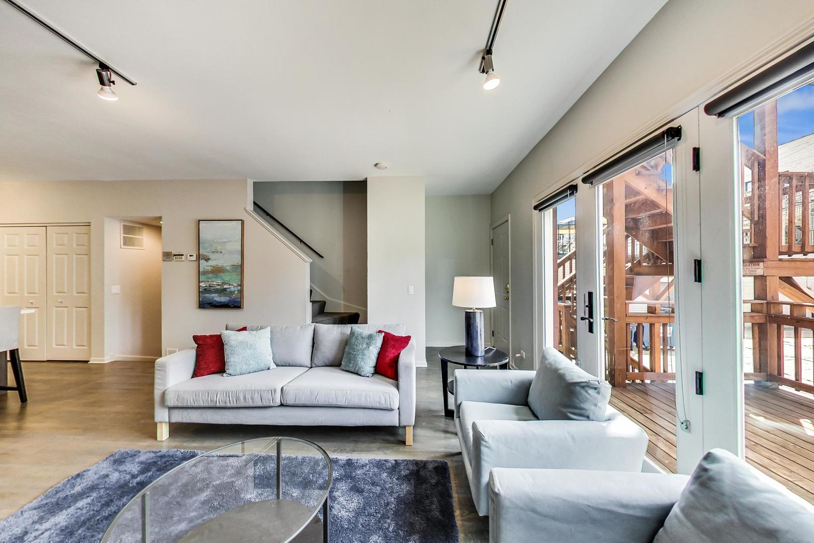 2233 W MEDILL Avenue D