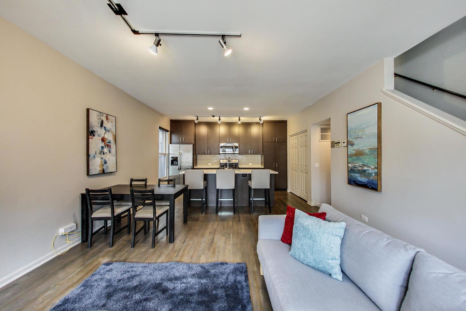 2233 W MEDILL Avenue D