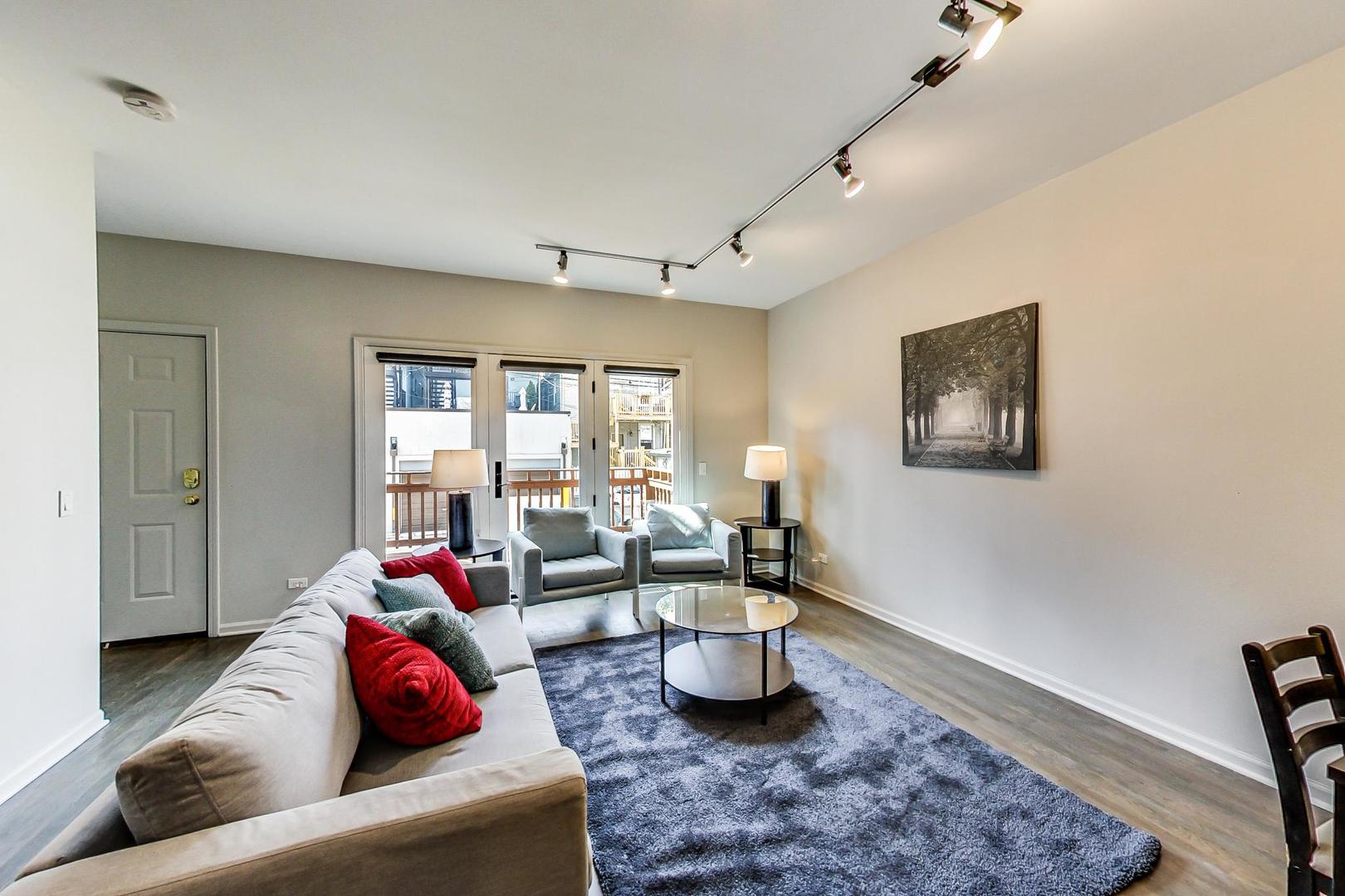 2233 W MEDILL Avenue D