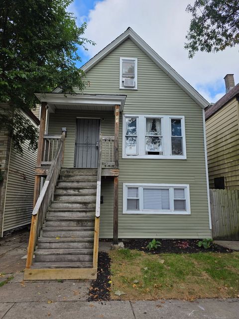 8221 S Houston Avenue Chicago IL 60617