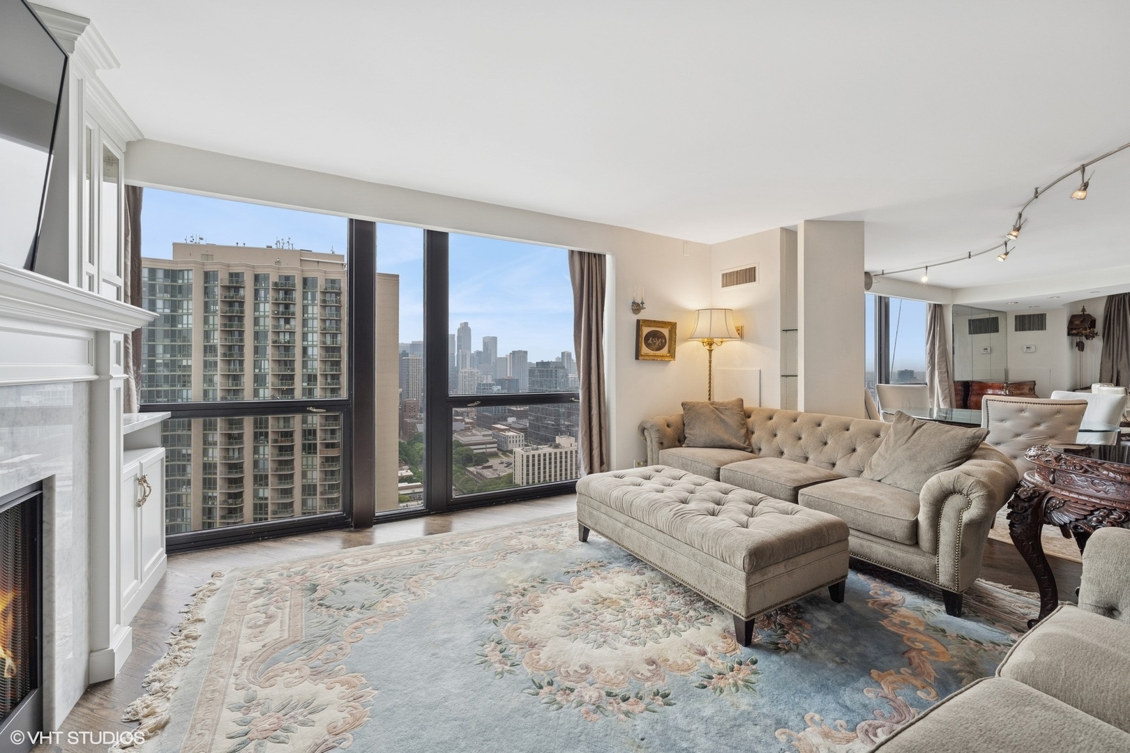 1122 N CLARK Street 3301-10