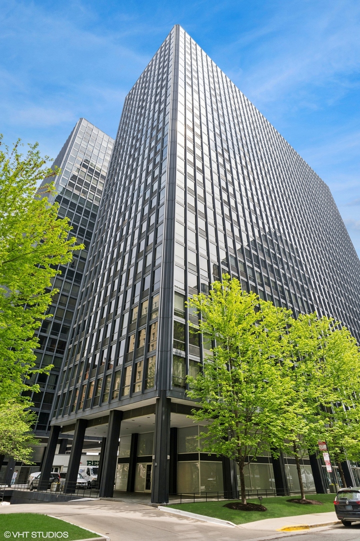 900 N Lake Shore Drive 2906