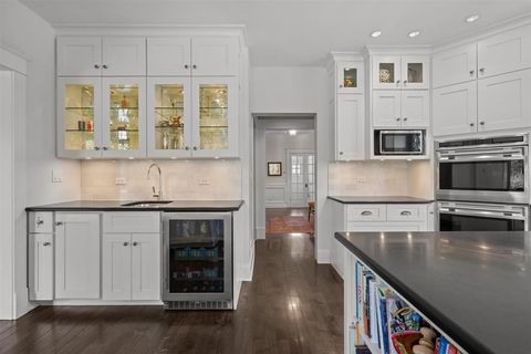 Tiny photo for 2269 Saint Johns Avenue, Highland Park, IL 60035 (MLS # 12625308)