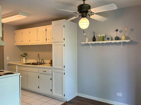 Tiny photo for 5600 Hillcrest Lane #1K, Lisle, IL 60532 (MLS # 12534391)