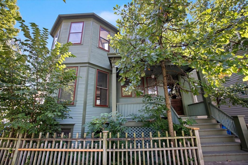 Photo for 1317 W Byron Street, Chicago, IL 60613 (MLS # 12500009)