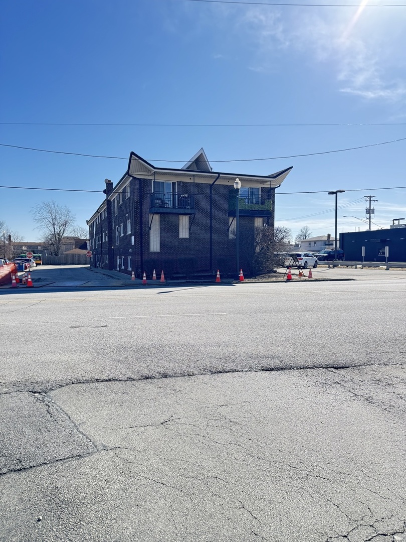 9307 W IRVING PARK Road 10