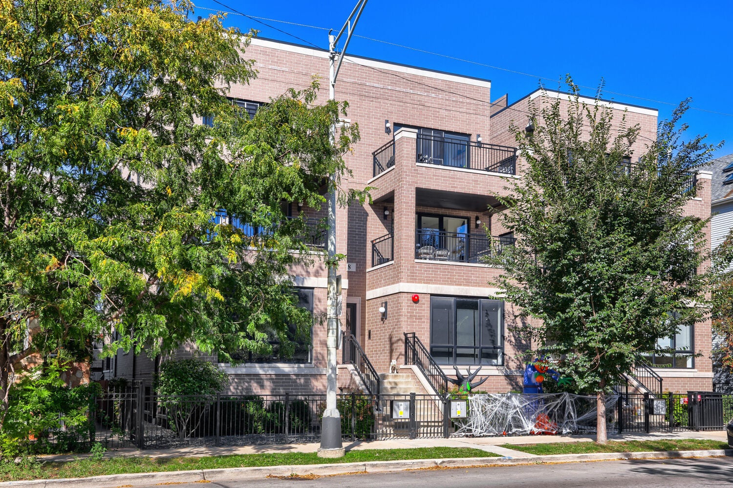 1648 W Diversey Parkway 2E