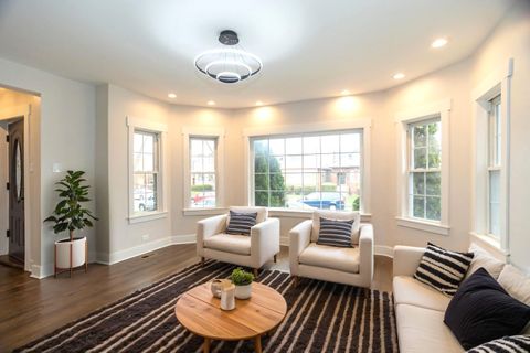 Tiny photo for 5529 W CORNELIA Avenue, Chicago, IL 60641 (MLS # 12550595)