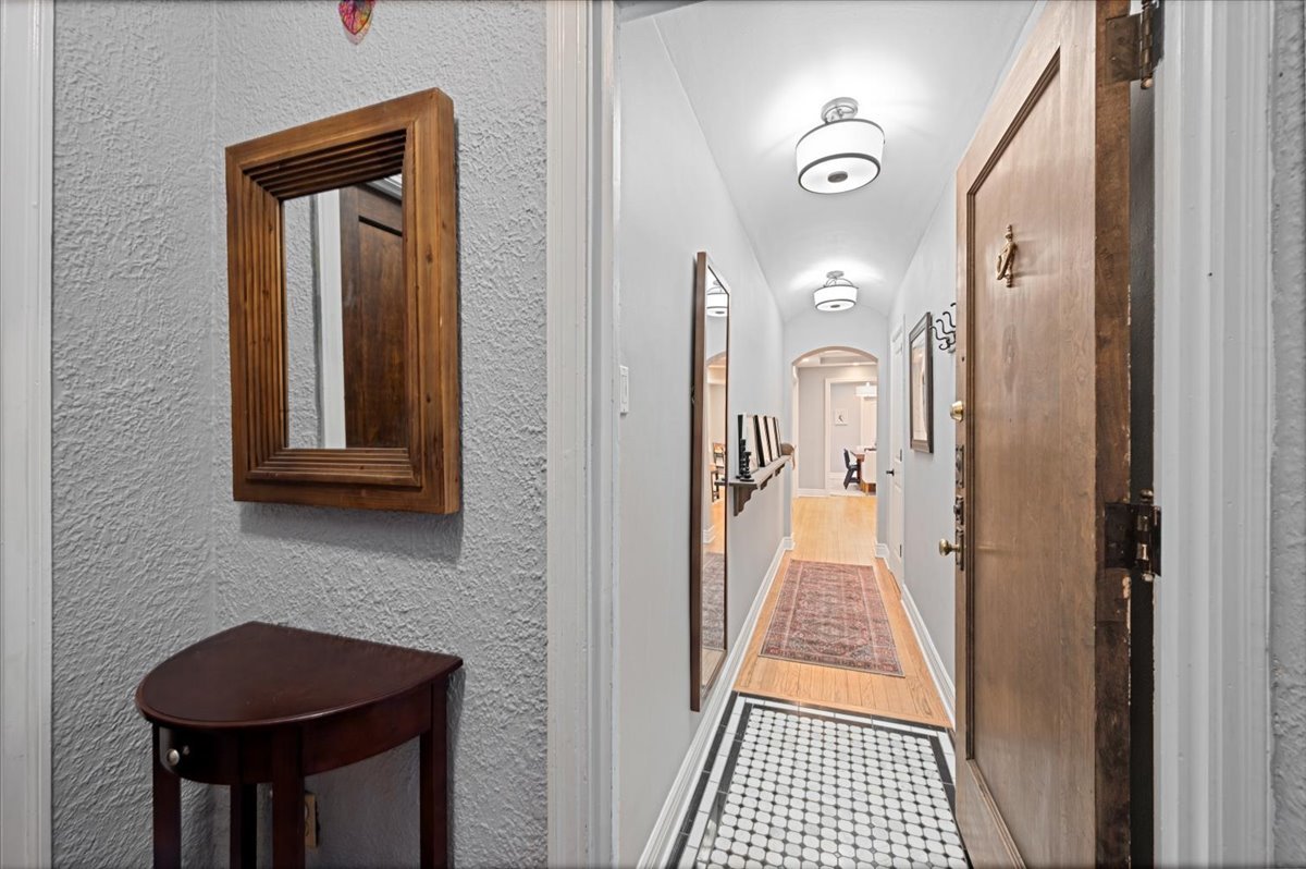 609 W Stratford Place 3B