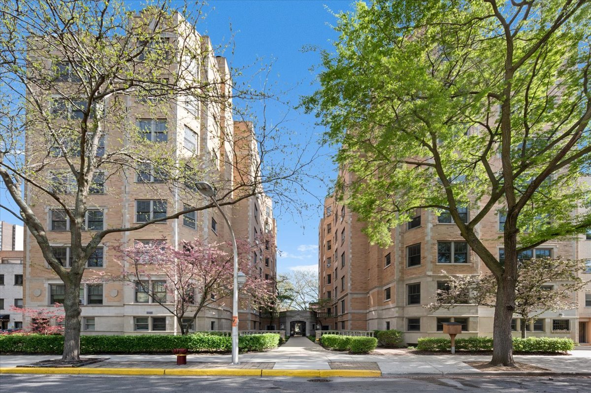 609 W Stratford Place 3B