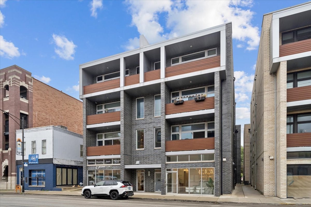 2837 N Halsted Street 2N