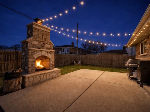 Tiny photo for 9133 S Meade Avenue, Oak Lawn, IL 60453 (MLS # 12589111)