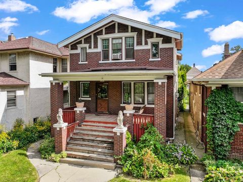 Photo of 4425 N Sacramento Avenue, Chicago, IL 60625 (MLS # 12467740)
