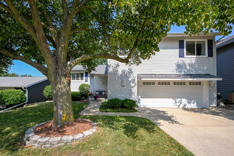 Photo of 6930 Blue Flag Avenue, Woodridge, IL 60517 (MLS # 12719700)