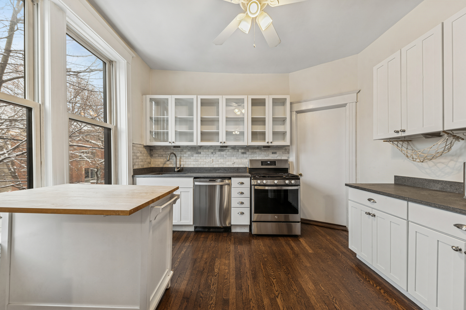 2159 N SEMINARY Avenue B