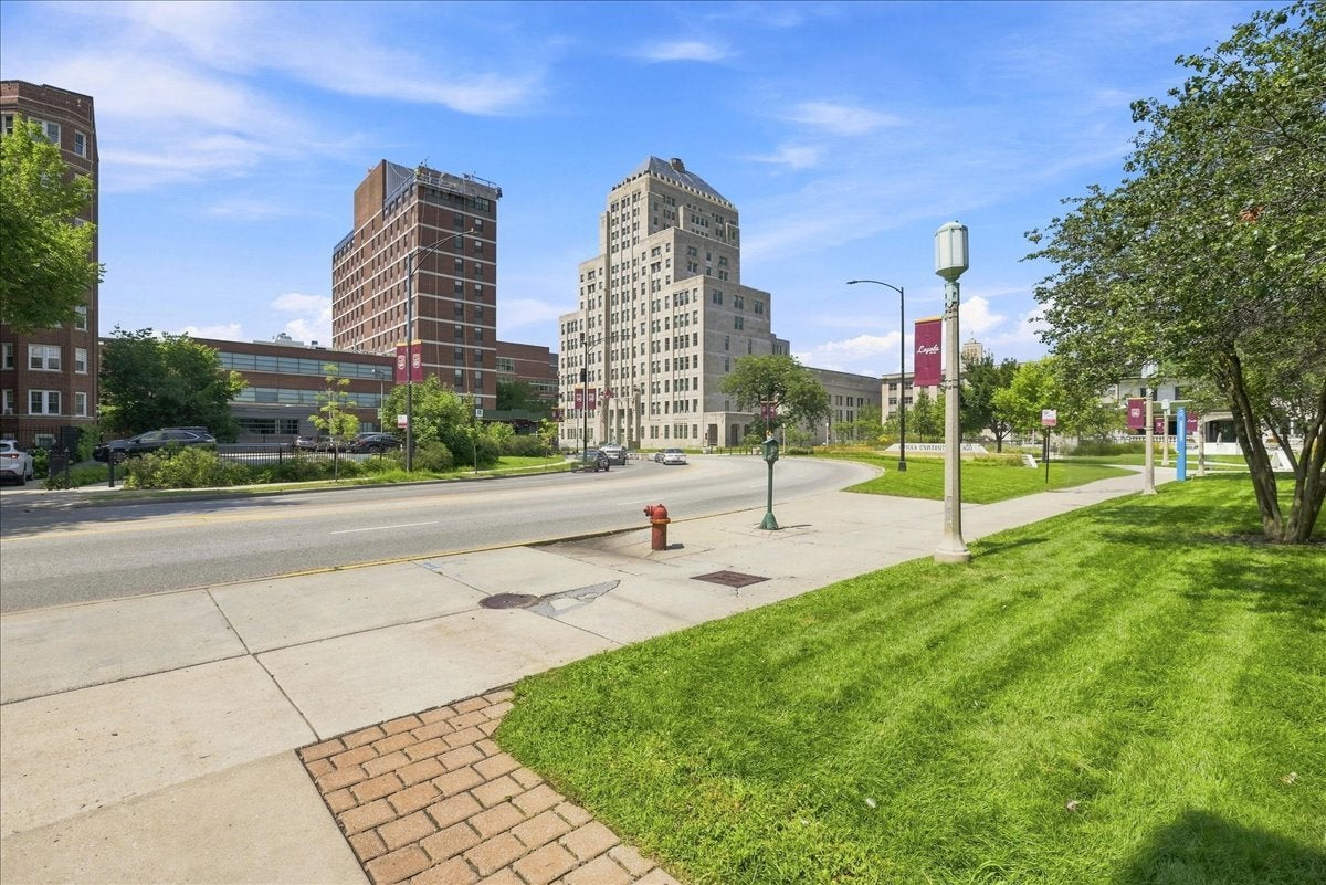 6301 N Sheridan Road 3D