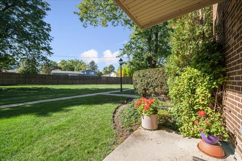 Tiny photo for 2426 N Kennicott Drive #1B, Arlington Heights, IL 60004 (MLS # 12483313)