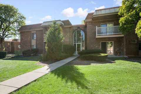 Photo of 2426 N Kennicott Drive #1B, Arlington Heights, IL 60004 (MLS # 12483313)