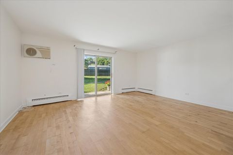 Tiny photo for 2426 N Kennicott Drive #1B, Arlington Heights, IL 60004 (MLS # 12483313)