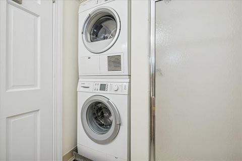 Tiny photo for 2426 N Kennicott Drive #1B, Arlington Heights, IL 60004 (MLS # 12483313)