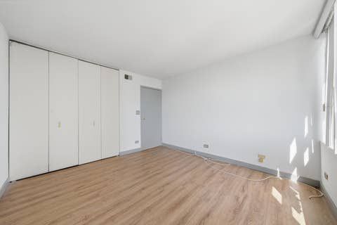 Tiny photo for 6701 S Crandon Avenue #8C, Chicago, IL 60649 (MLS # 12616980)