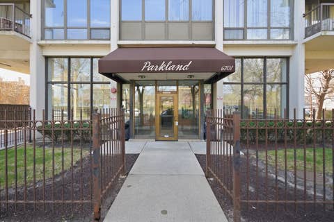 Tiny photo for 6701 S Crandon Avenue #8C, Chicago, IL 60649 (MLS # 12616980)