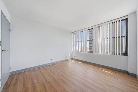 Tiny photo for 6701 S Crandon Avenue #8C, Chicago, IL 60649 (MLS # 12616980)