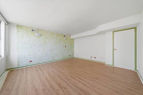 Tiny photo for 6701 S Crandon Avenue #8C, Chicago, IL 60649 (MLS # 12616980)