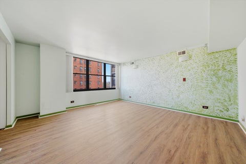 Tiny photo for 6701 S Crandon Avenue #8C, Chicago, IL 60649 (MLS # 12616980)