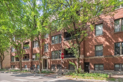 Photo of 1846 W Berteau Avenue #1, Chicago, IL 60613 (MLS # 12745230)